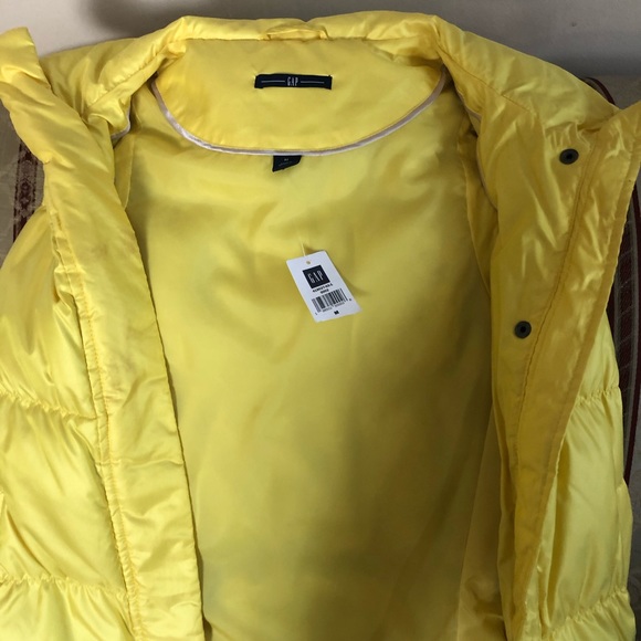 Gap Women’s Down Yellow Vest - Picture 2 of 7
